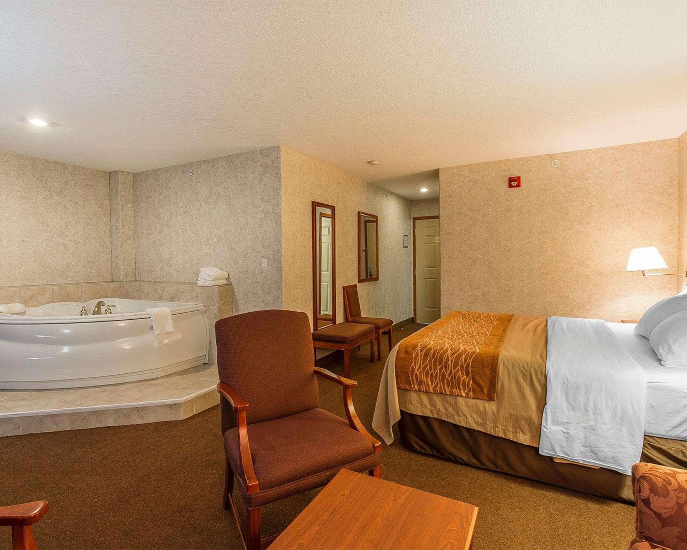 Comfort Inn Lethbridge Exterior foto